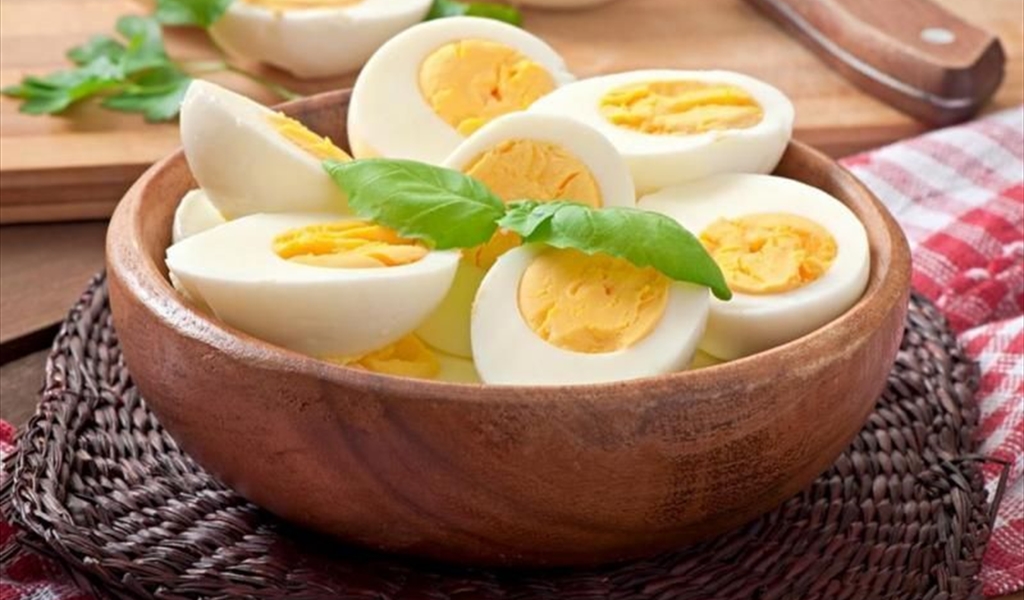 البيض المسلوق غذاء فعال لريجيم مثالي.. هذا عدد سعراته!