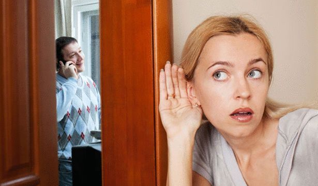 لماذا لا يكتفي الرجل بحبيبة واحدة مهما كان جمالها؟