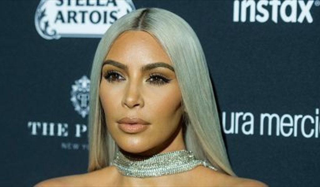 كيم كارداشيان تتهم الجمهور بالتسبب في إصابتها بـ"الديسمورفيا".. مرض يصيب الجميلات فقط!