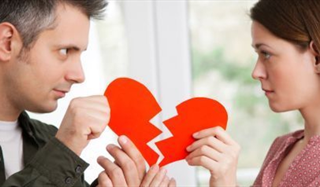 مصطلح "القلب المكسور" حقيقة علمية وليس مجرد وصف.. ماذا تفعل بك الصدمات العاطفية؟