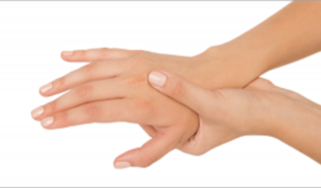 إليكم أسباب تنميل اليدَيْن.. استشيروا الطبيب في هذه الحالات!