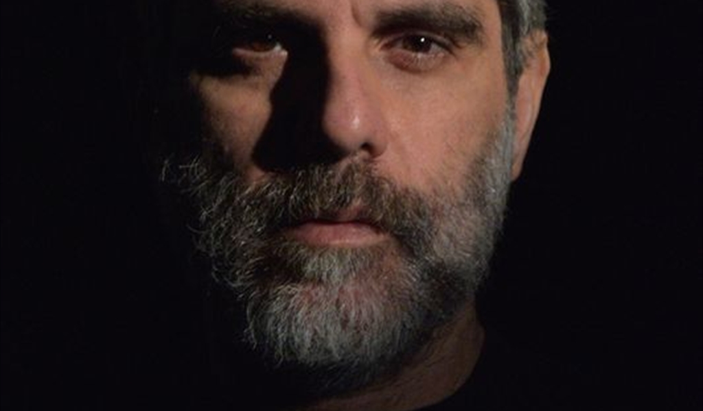 «أبو الغضب» إسم على غير مسمى لـ «جو قديح» وحيداً  نوستالجيا ملاجئ الحرب بعيداً عن أهوال الموت...