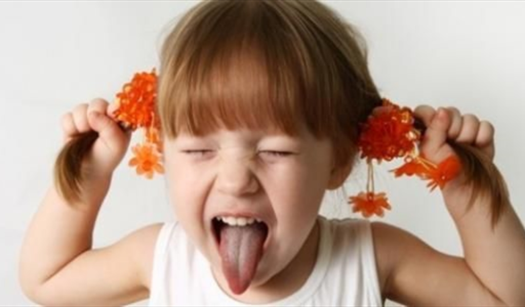 كيف يؤثر الصراخ في وجه طفلك على شخصيته؟