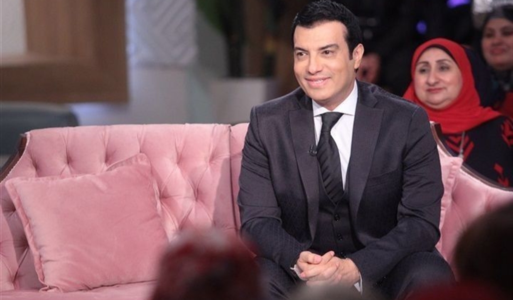 بالفيديو: إيهاب توفيق يبكي بسبب مرض أولاده الثلاثة