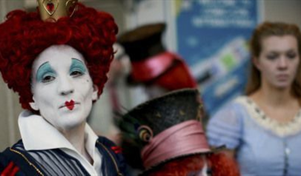 كلنا شاهدنا أليس في بلاد العجائب لكن هل تعرف أن الأمير ليس أميرا بل ملاك الموت... تفسيرات سوداوية وراء أشهر قصص الأطفال الذهبية