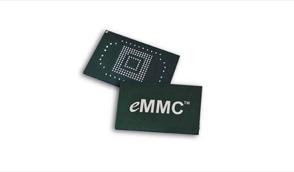 بين قرص الـ SSD وبطاقة eMMC.. أيًّهما أبطأ؟!