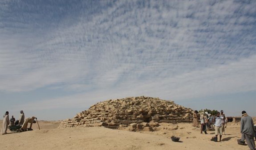 حقائق عن تاريخ بناء الأهرامات في مصر ! أهرامات الجيزة لم تكن الاولى