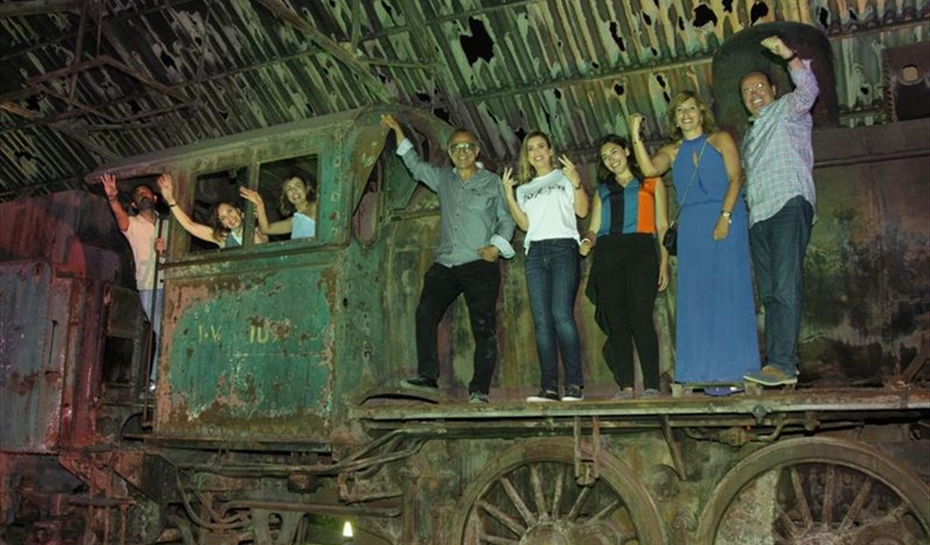 د. جومانة تدمري مع أعضاء الجمعية