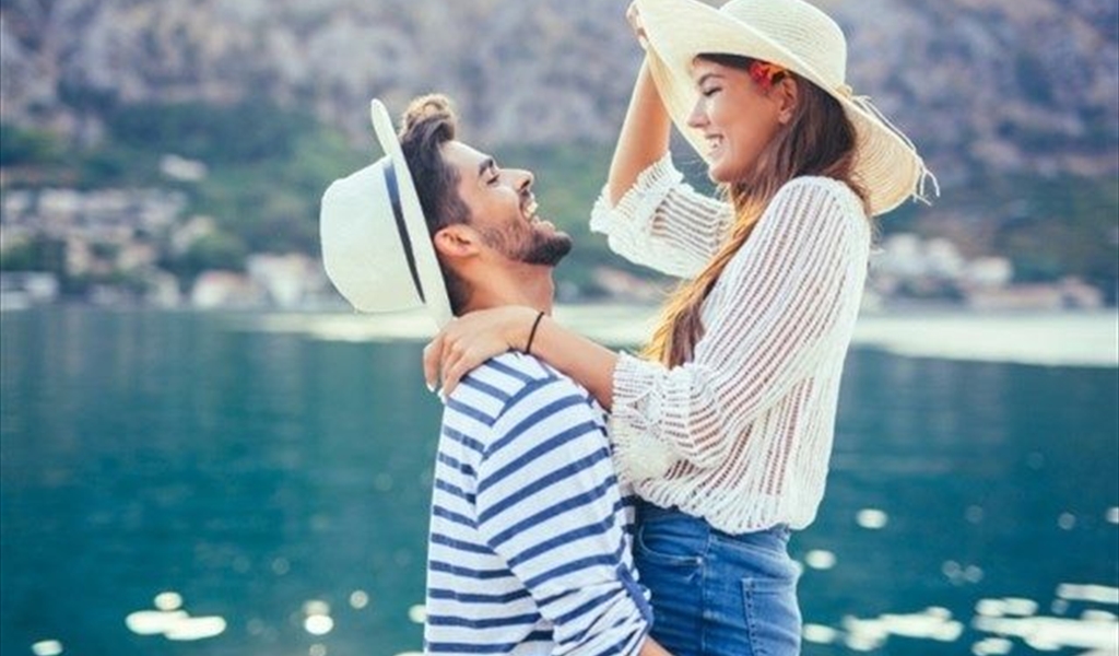 هل تنجح العلاقة عندما يكون الزوجان في العمر نفسه؟