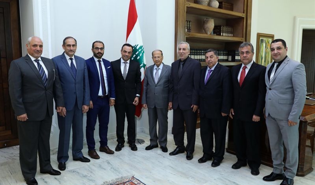 تراجُع بعبدا يحتوي التصعيد.. والحريري يحذِّر من «فتنة الشارع»!