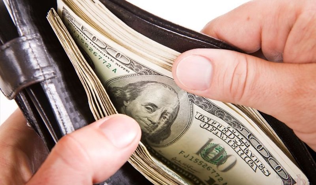 مطار بيروت.. إعادة محفظة نقود إلى صاحبها في الأردن!