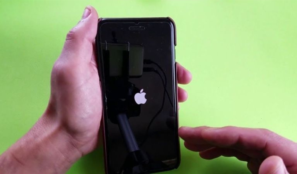 طريقة خفيّة في إعدادات "iPhone" لجعل الشاشة معتمة للغاية!