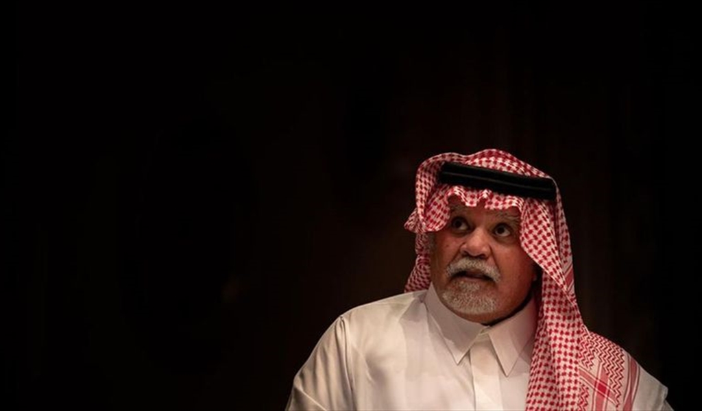 الأمير بندر بن سلطان لدى حديثه لـ "اندبندنت عربية" في قصره شمال أبحر بمحافظة جدة غرب السعودية نهاية ديسمبر الماضي (تصوير محمد المانع)