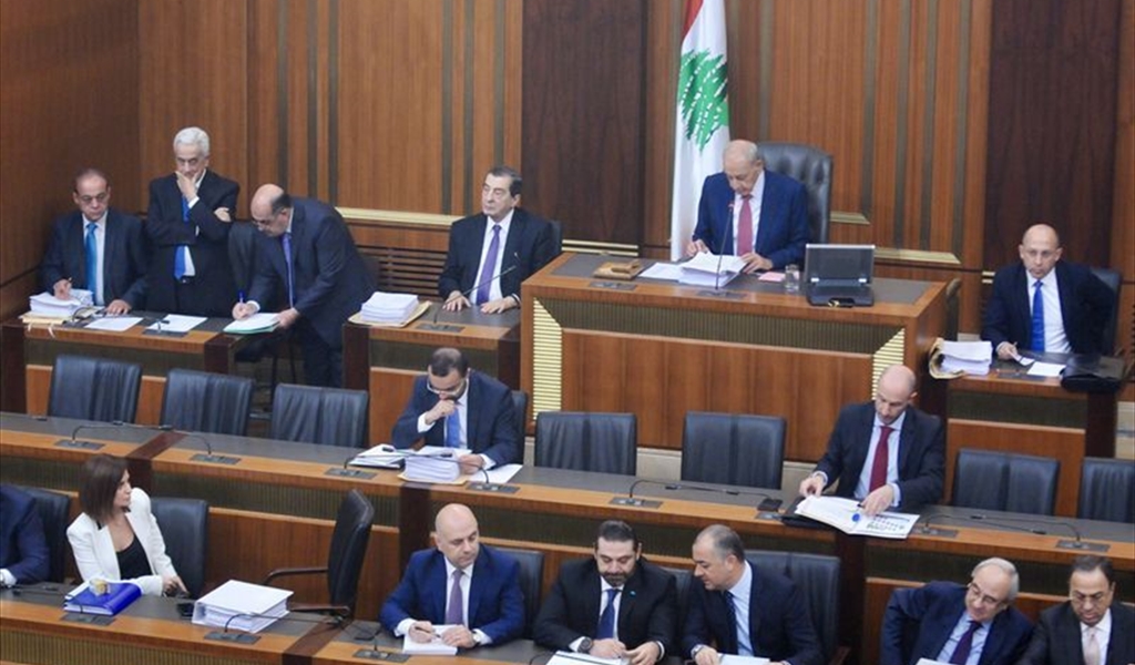 القطار على السكة