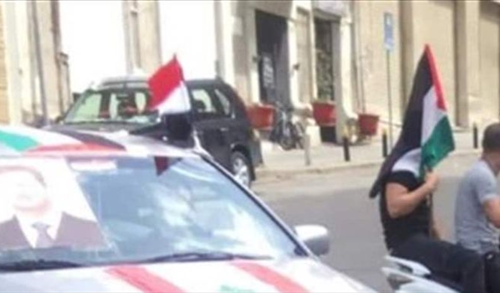 مواكب استفزازية رافعة صور الأسد في بيروت بذكرى «البعث»