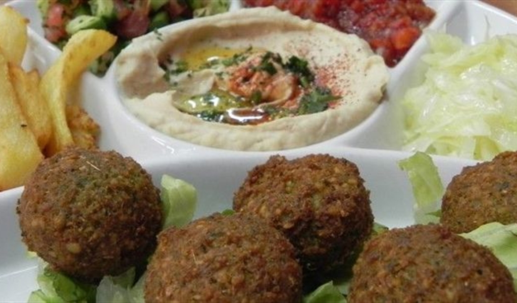 تعرفوا على أصل أطباق الطعام في الشرق الأوسط بينها الحمص والفلافل!