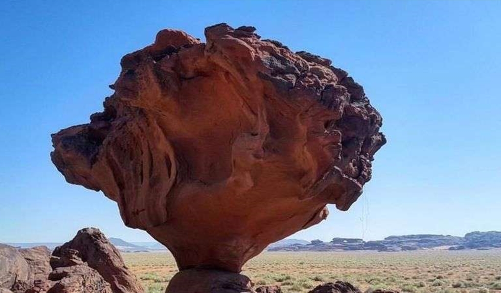 رحالة سعودي يوثق بالصور معالم المملكة التاريخية ويحبس أنفاس العالم