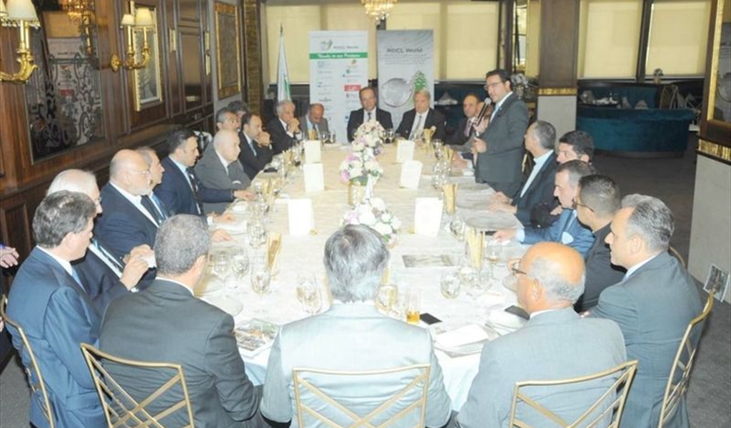 د. زمكحل متحدّثاً في لقاء تجمّع رجال وسيدات الأعمال