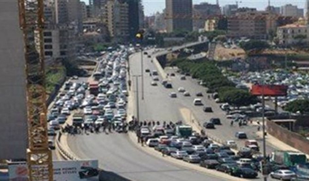 طريقة "رياضية" لقطع الطريق على جسر الرينغ (صورة)