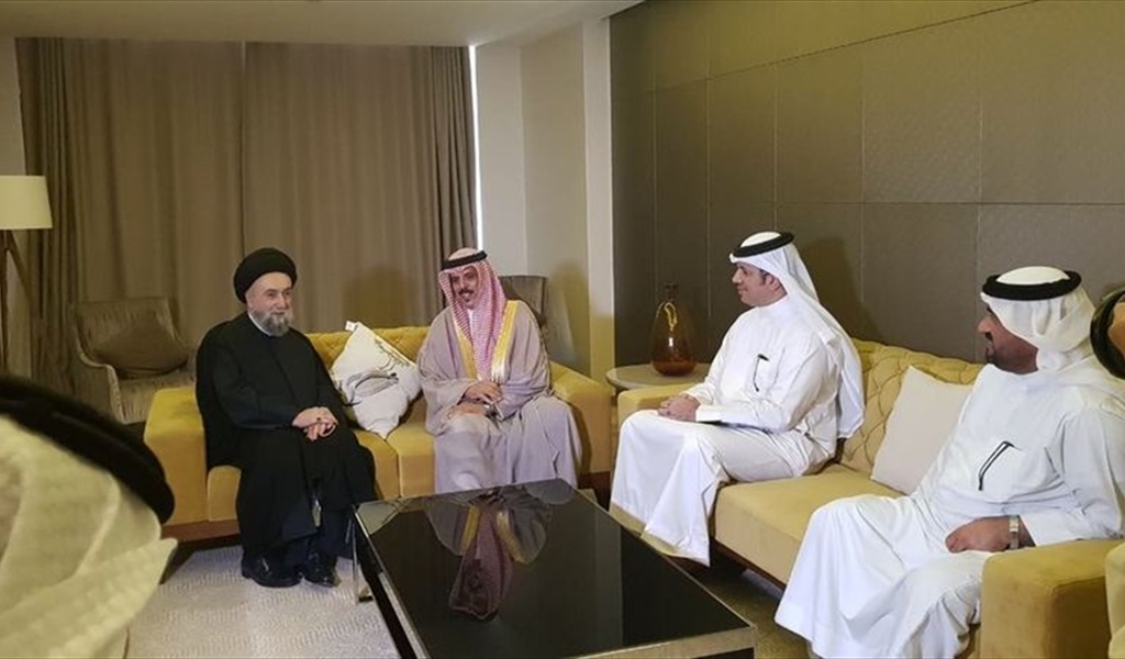 العلامة الأمين مستقبلا وزير التربية البحريني علي النعيمي