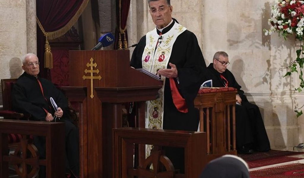 البطريرك الراعي أثناء صلاة الوردية على نيّة لبنان