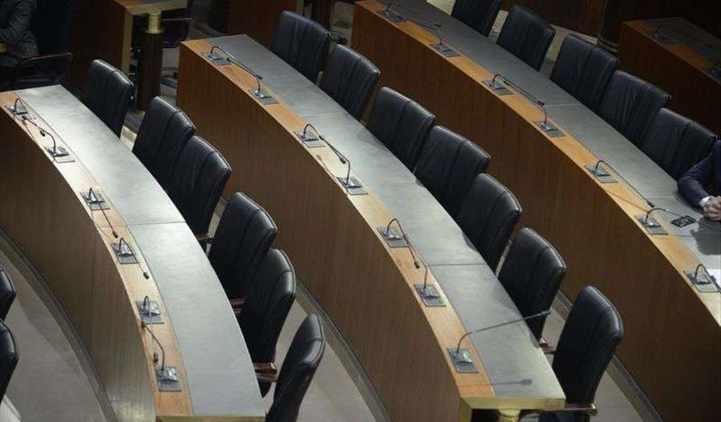 لعبة الـ «65» تهز علاقة الانتفاضة بالمعارضة النيابية!