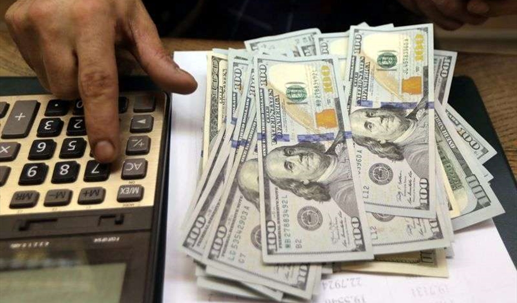 المصارف أوقفت عملية السحب بالدولار.. وهذا هو السبب