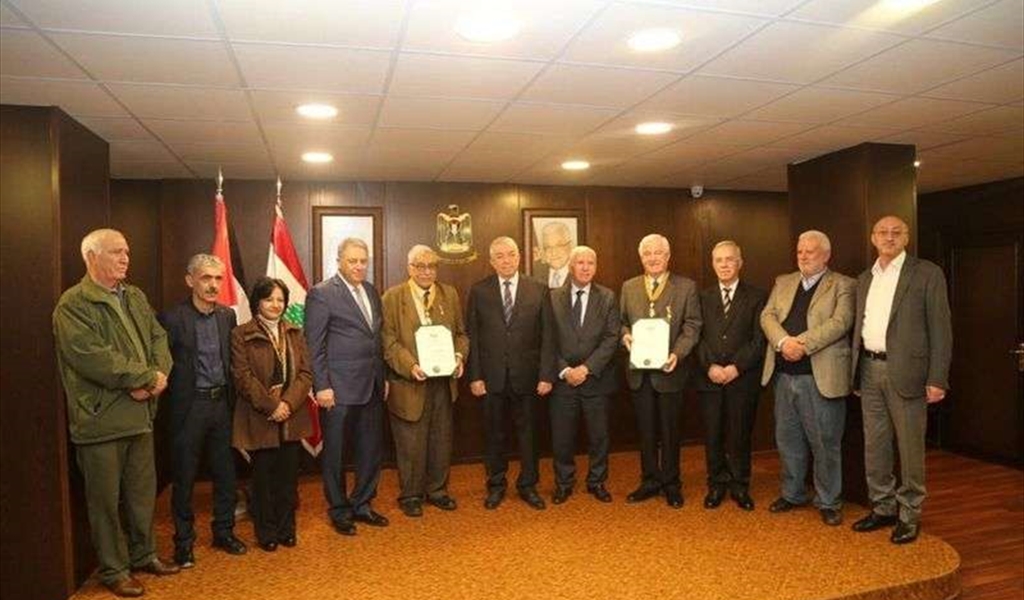 العالول، الأحمد، رفاعي، السفير دبور، أبو العردات، حمزة، جبريل، الزعارير وأبو عرب يحيطون بالمُحتفى بهما مرهج وبشور