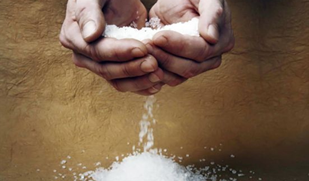 من يُصلِحُ الملحَ إذا الملحُ فسد....!!