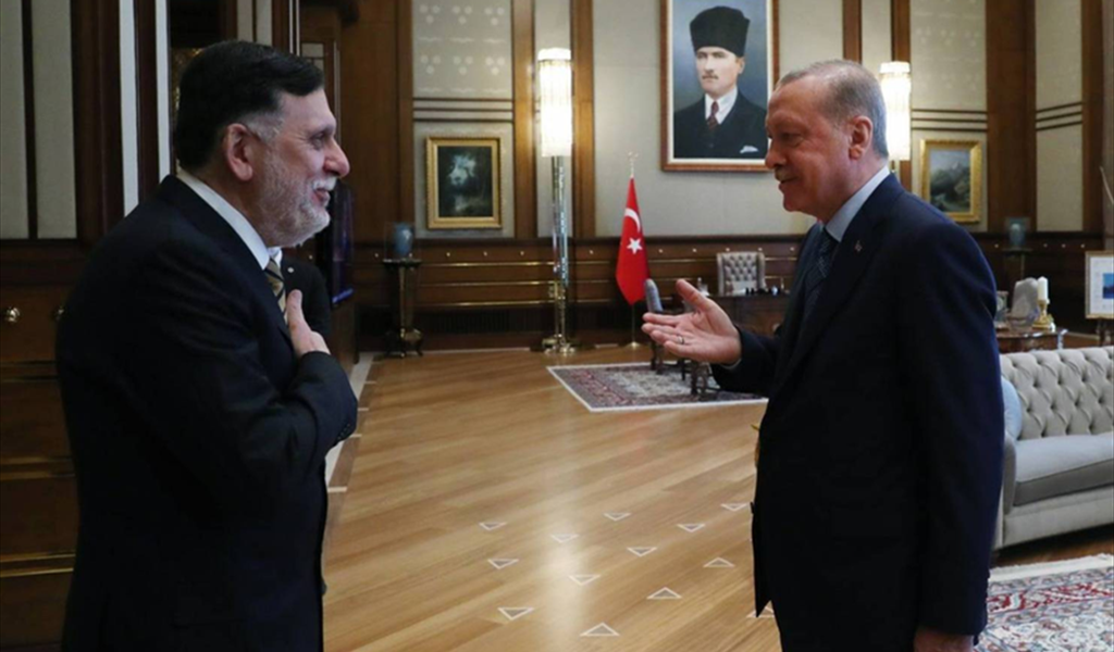 بالفيديو.. أردوغان يُرحّب بالسراج بالعربيّة.. فماذا قال عن لحيته البيضاء؟