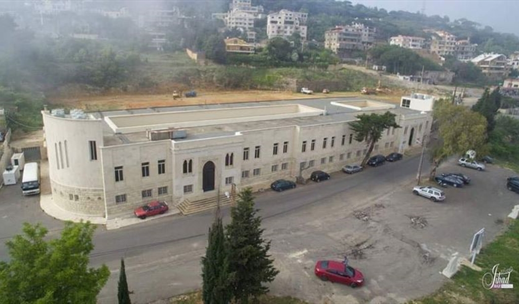 المبنى الحالي للمعهد العالي للتكنولوجيا الذي آل إليه المبنى القديم للمدرسة الدَّاوديَّة في عبيه