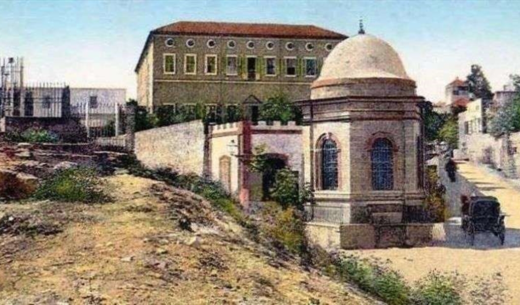 مبنى المكتب السُّلطاني، ويظهر منه الطَّابق الثاني
