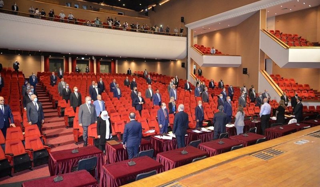 مجلس النواب وقوفاً دقيقة صمت عن روح أمير الكويت الراحل الشيخ صباح الأحمد الجابر الصباح (تصوير: طلال سلمان)