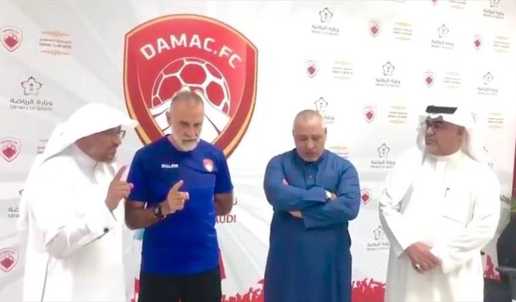 نادي ضمك السعودي يؤكد إشهار المدرب الايطالي انجلو إسلامه