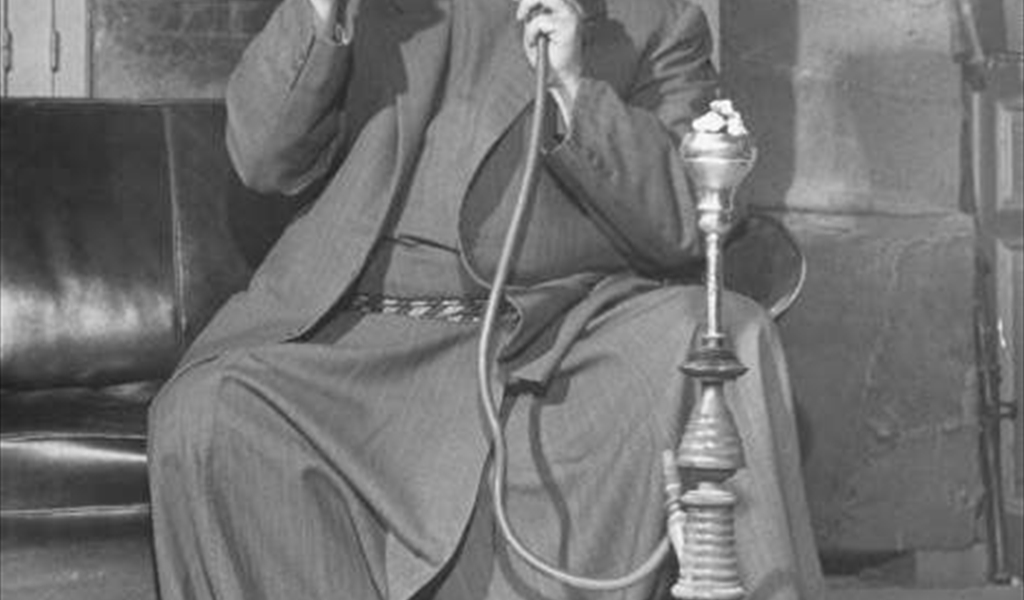 عَجمي وتُركي جمرٌ يحرُق.. وتُنباكٌ يَحترق