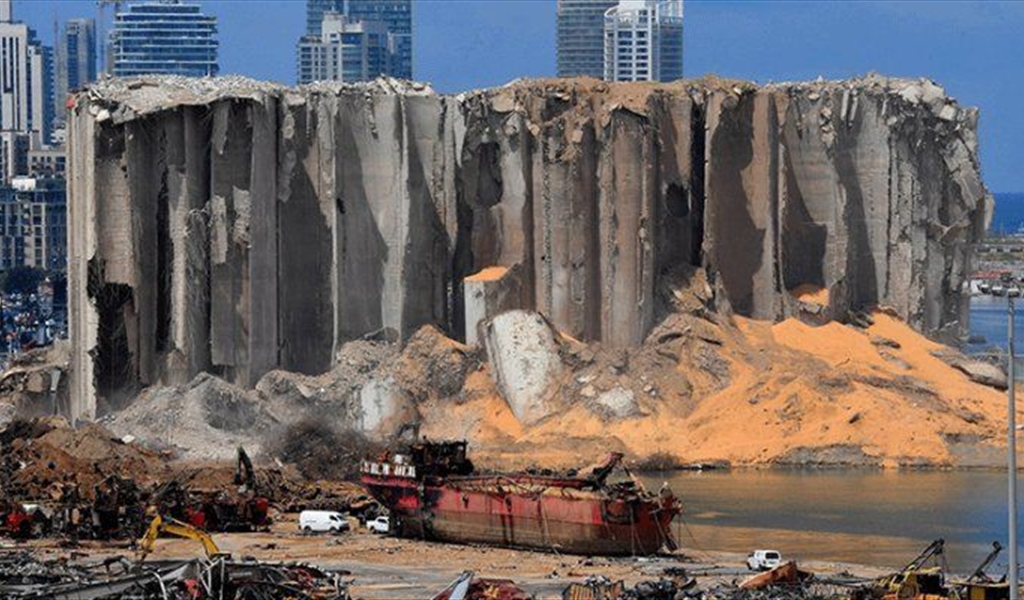 توضيح من وزارتيّ الاقتصاد والبيئة حول الحبوب الموجودة في المرفأ منذ الانفجار