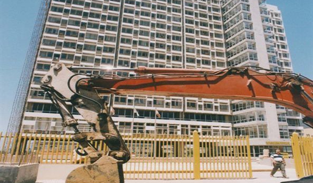 مؤسسة كهرباء لبنان: أزمة في الداخل والخارج