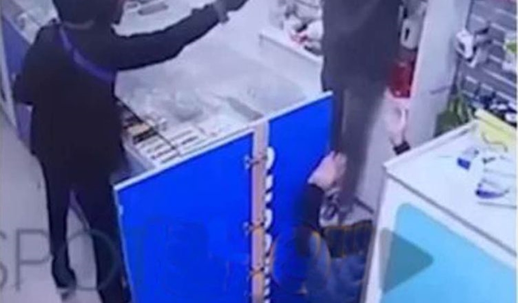 «لعنة الدولار»: سباق عاصف بين الترقيع والتجويع!
