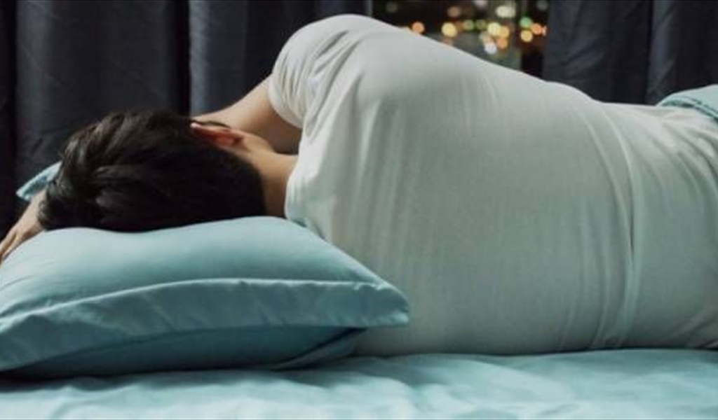 ماذا تعلم عن أضرار النوم لساعاتٍ طويلة؟