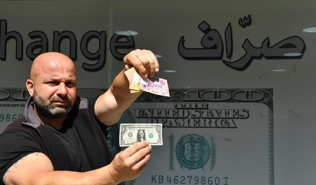 الدولار يناطح السحاب ويفجّر احتجاجات في الشارع (محمود يوسف)