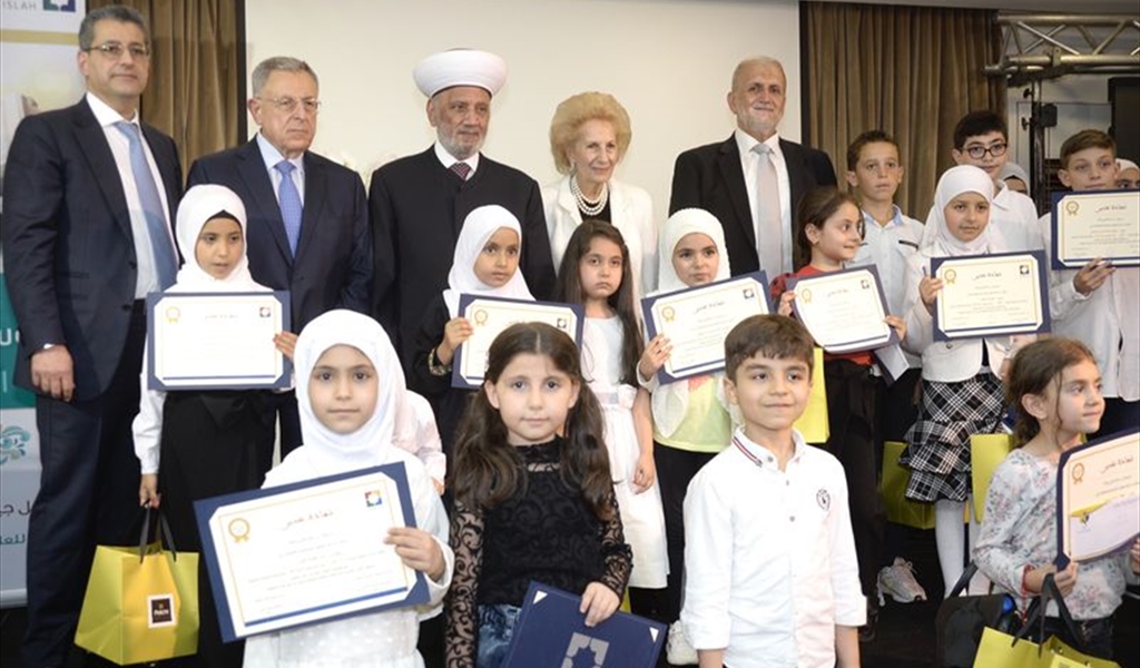 المفتي دريان متوسّطاً الرئيس السنيورة وسهام وأسامة شقير وجمال محيو