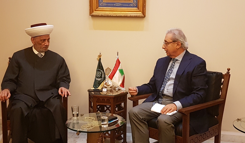 مفتي الجمهورية مستقبلاً الراحل د. فانوس