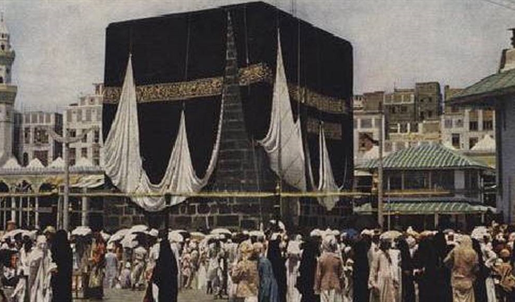 الحج قديماً (٤).. كسوة الكعبة كانت تُصنع في مصر قبل أن تنشئ السعودية مصنعاً لها