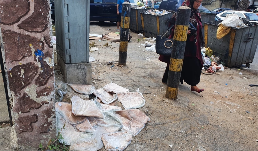 أكلها العفن عوض أنْ يأكلها الشعب الجائع