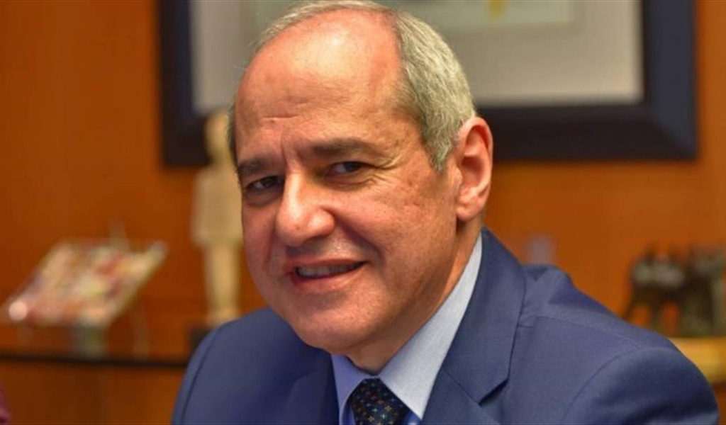 خلف يردّ على القصر الجمهوري