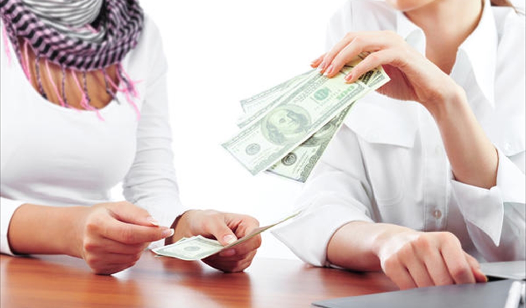 الأصدقاء والمال