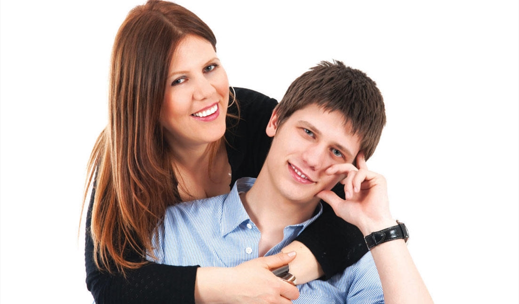 كيف يمكن تحسين العلاقة بين الأم وإبنها المراهق؟