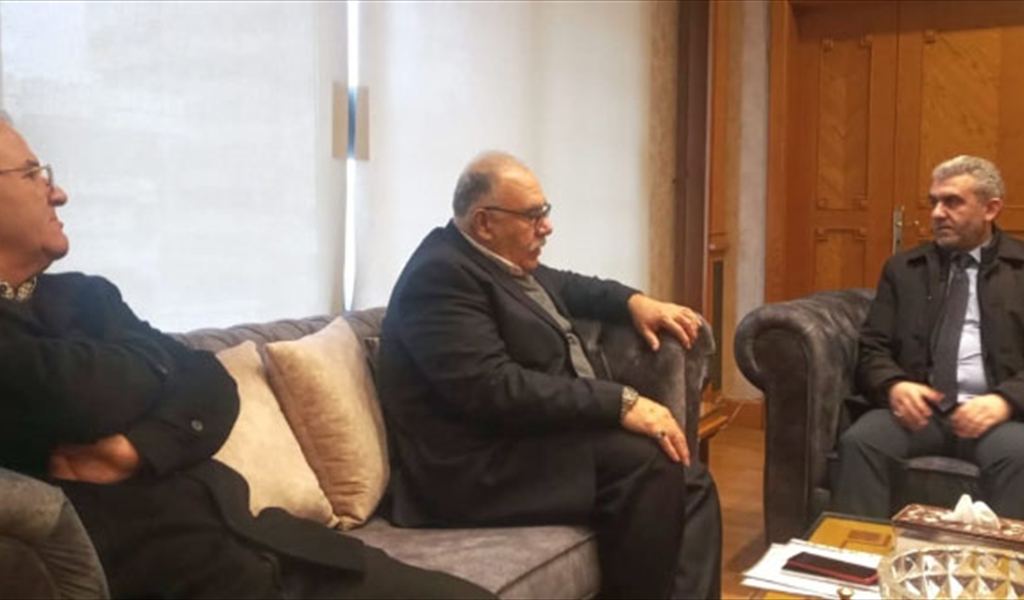 الوزير بيرم مستقبلاً وفد الاتحاد الوطني لنقابات العمال والمستخدمين