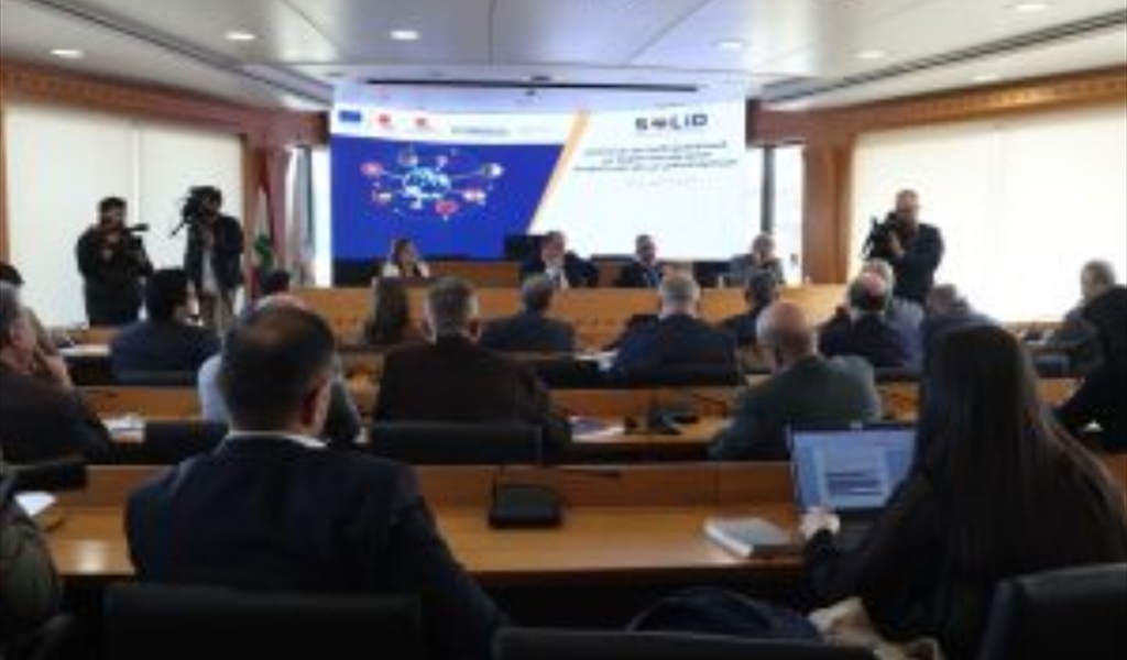 مشاركون في الندوة