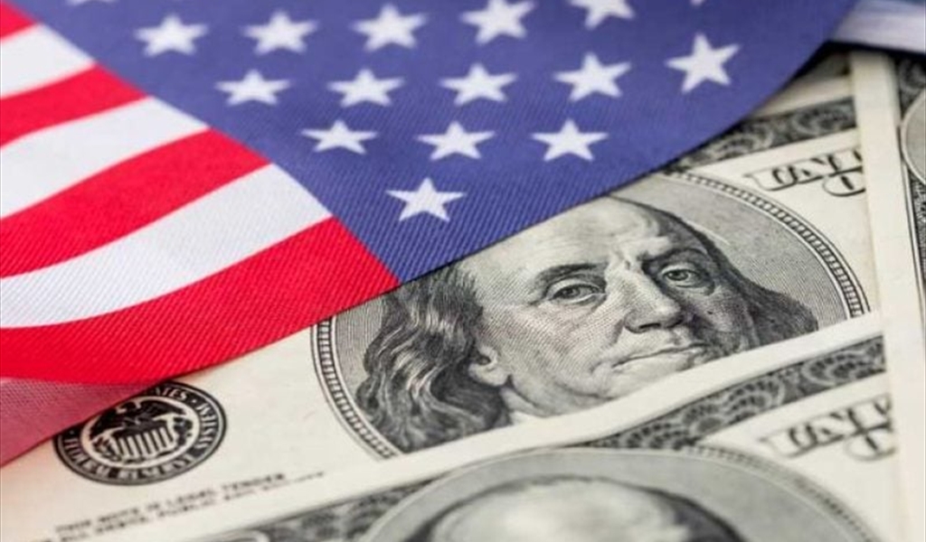 الدولار يهبط والسوق تترقّب شهادة رئيس المركزي الأميركي